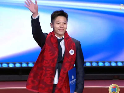 傳承浙商精神·第七屆世界浙商大會(huì)授予潔麗雅總裁石晶浙商新星榮譽(yù)稱號(hào)